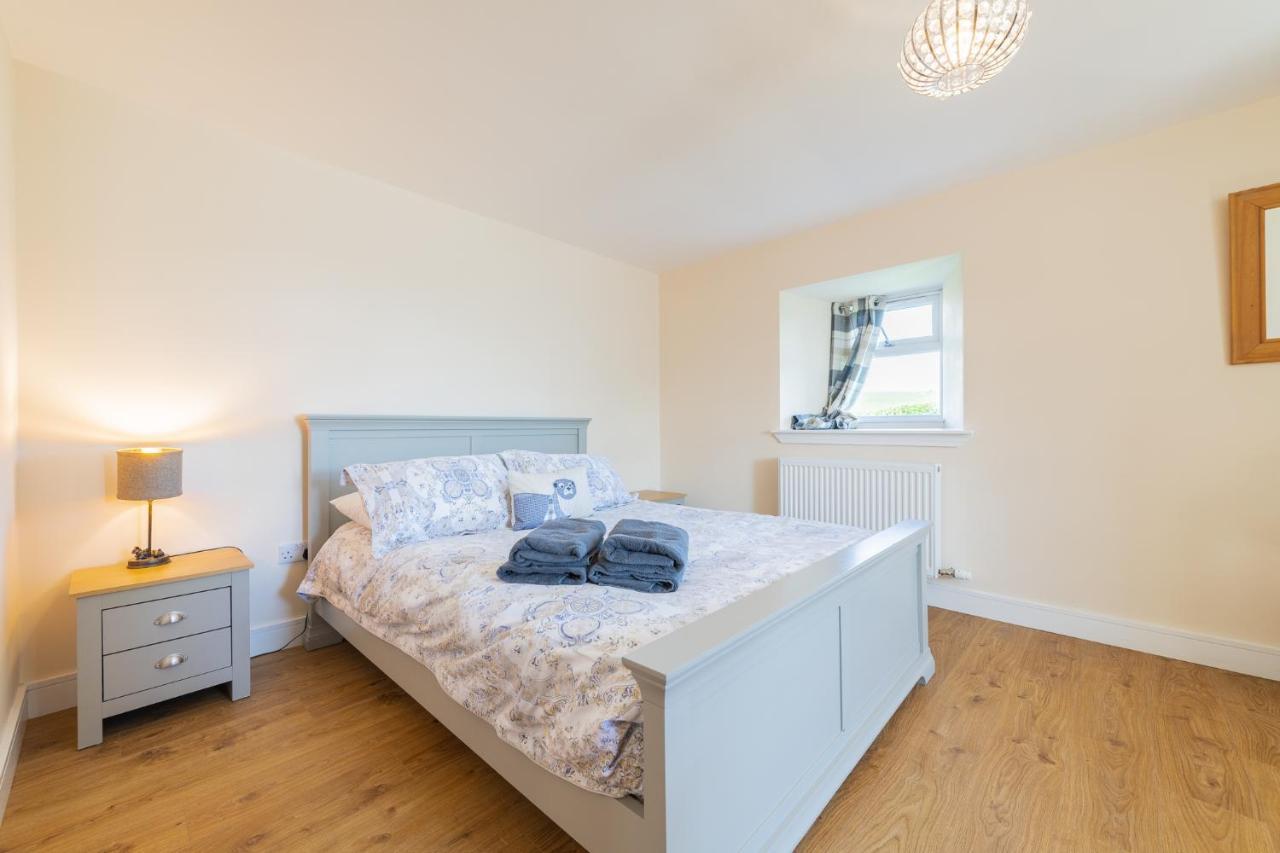 Nether Newton - Sleeps 10, Hottub, Sauna, Private Garden Newmilns Buitenkant foto