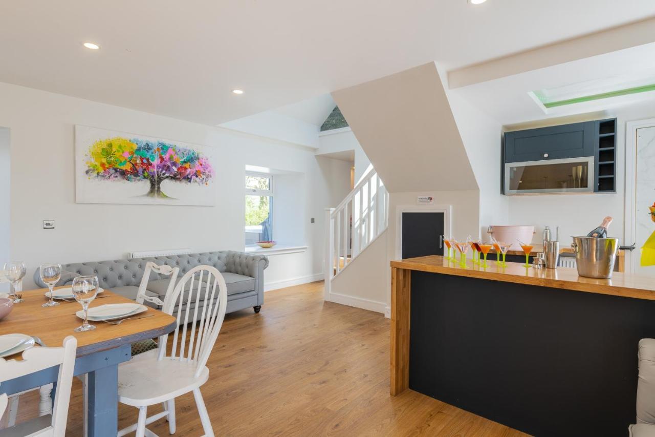 Nether Newton - Sleeps 10, Hottub, Sauna, Private Garden Newmilns Buitenkant foto