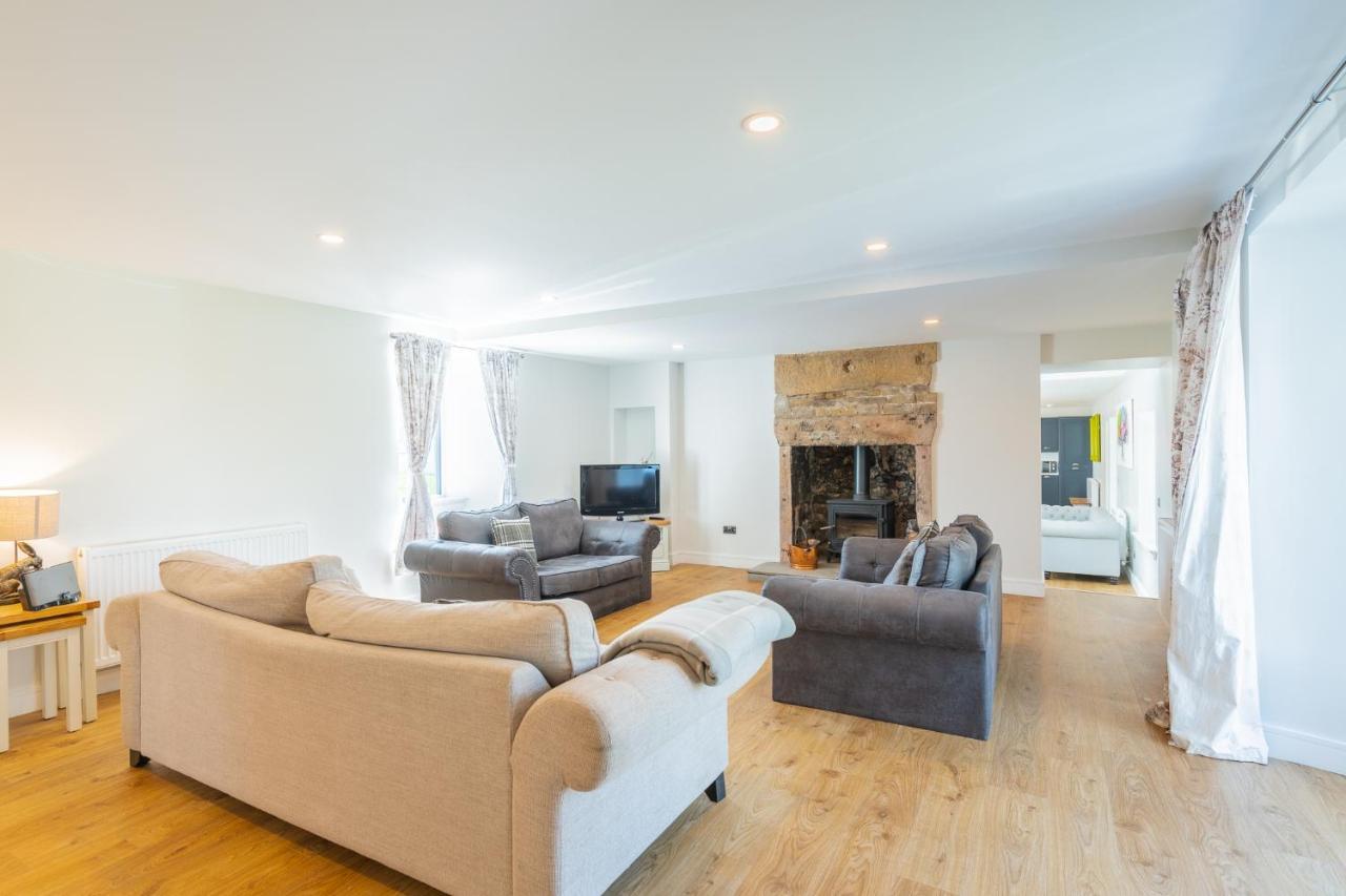 Nether Newton - Sleeps 10, Hottub, Sauna, Private Garden Newmilns Buitenkant foto