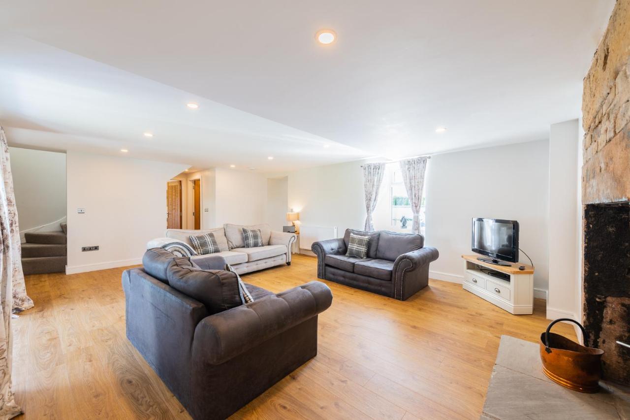 Nether Newton - Sleeps 10, Hottub, Sauna, Private Garden Newmilns Buitenkant foto