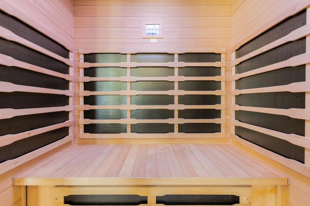 Nether Newton - Sleeps 10, Hottub, Sauna, Private Garden Newmilns Buitenkant foto