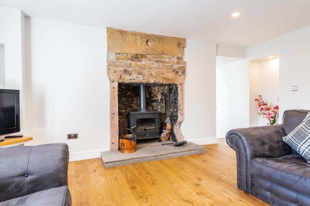 Nether Newton - Sleeps 10, Hottub, Sauna, Private Garden Newmilns Buitenkant foto