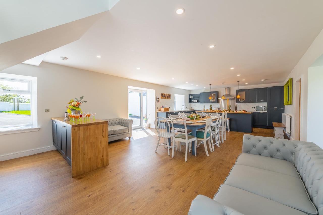 Nether Newton - Sleeps 10, Hottub, Sauna, Private Garden Newmilns Buitenkant foto