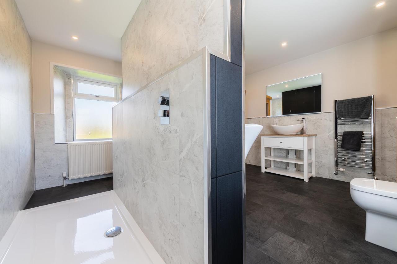 Nether Newton - Sleeps 10, Hottub, Sauna, Private Garden Newmilns Buitenkant foto
