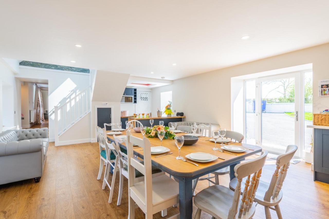 Nether Newton - Sleeps 10, Hottub, Sauna, Private Garden Newmilns Buitenkant foto