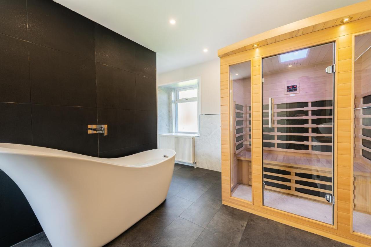 Nether Newton - Sleeps 10, Hottub, Sauna, Private Garden Newmilns Buitenkant foto