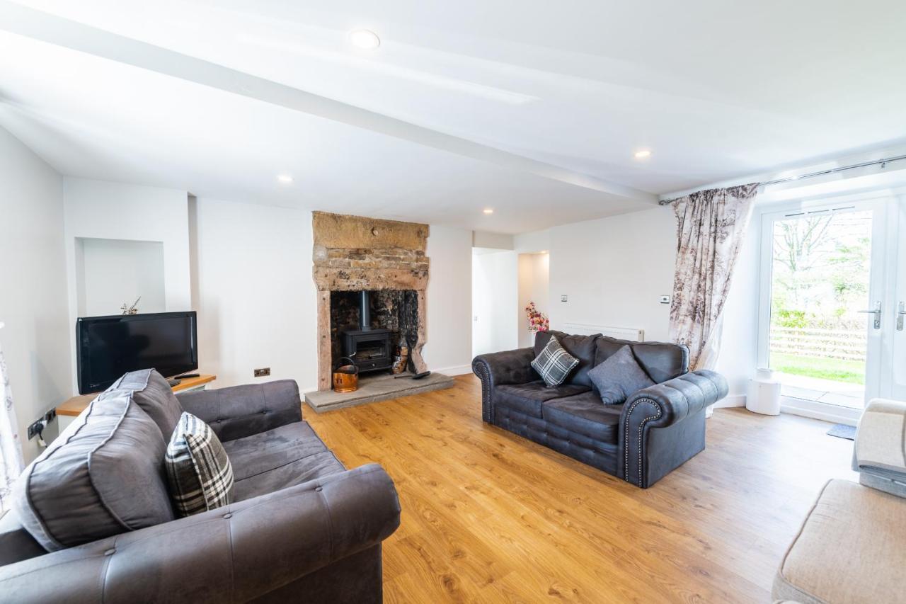 Nether Newton - Sleeps 10, Hottub, Sauna, Private Garden Newmilns Buitenkant foto