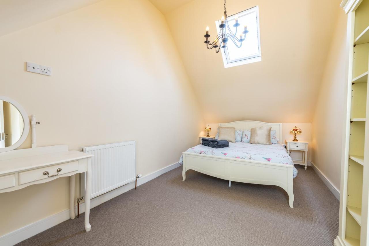 Nether Newton - Sleeps 10, Hottub, Sauna, Private Garden Newmilns Buitenkant foto