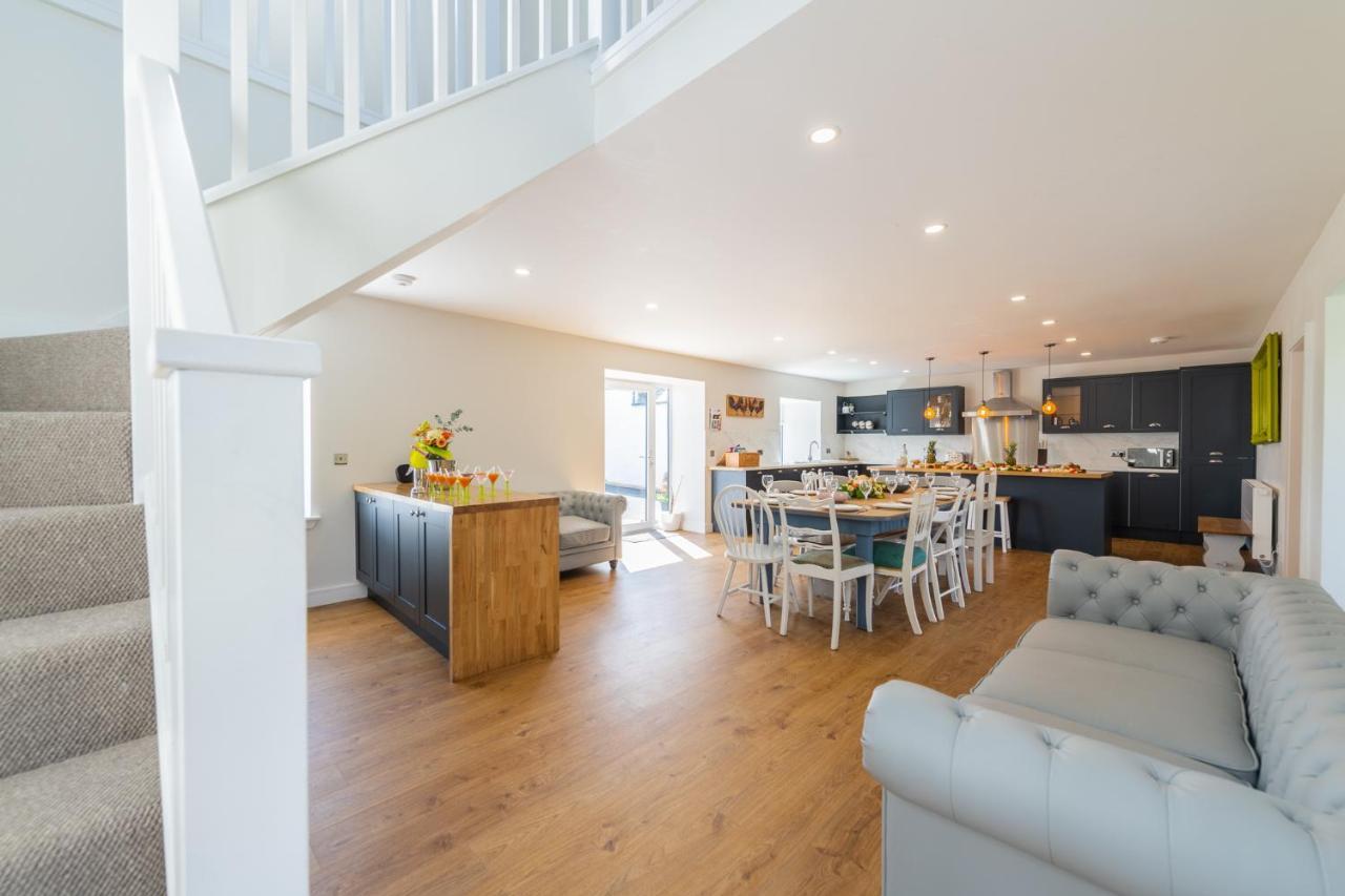 Nether Newton - Sleeps 10, Hottub, Sauna, Private Garden Newmilns Buitenkant foto