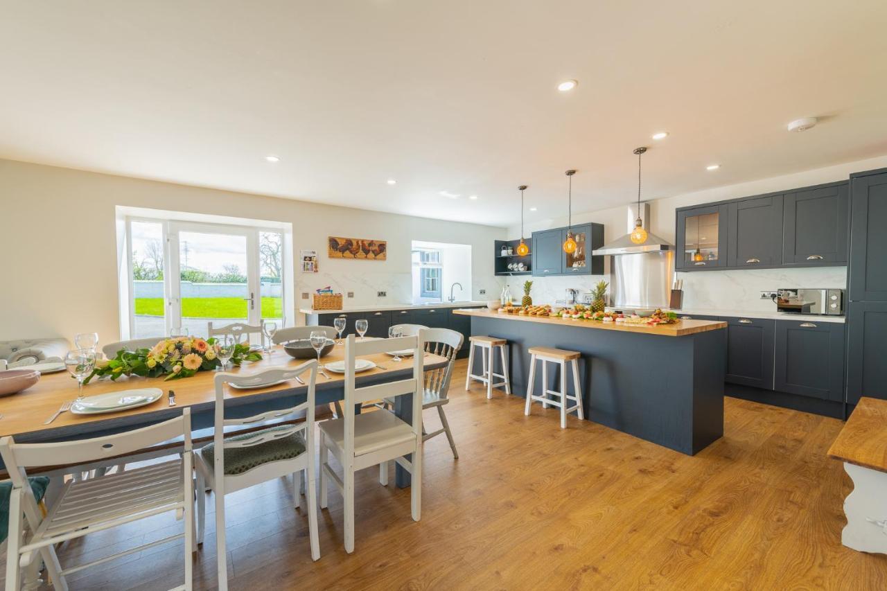 Nether Newton - Sleeps 10, Hottub, Sauna, Private Garden Newmilns Buitenkant foto