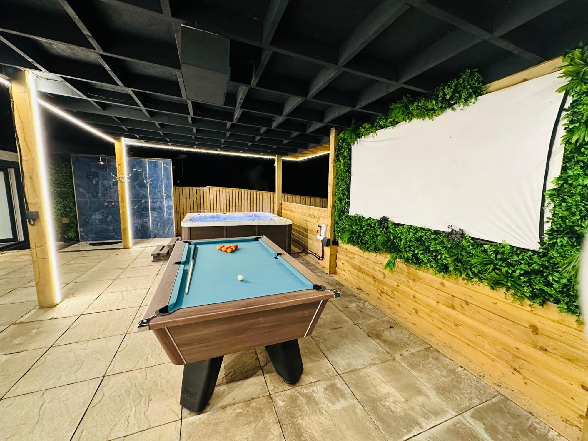 Nether Newton - Sleeps 10, Hottub, Sauna, Private Garden Newmilns Buitenkant foto