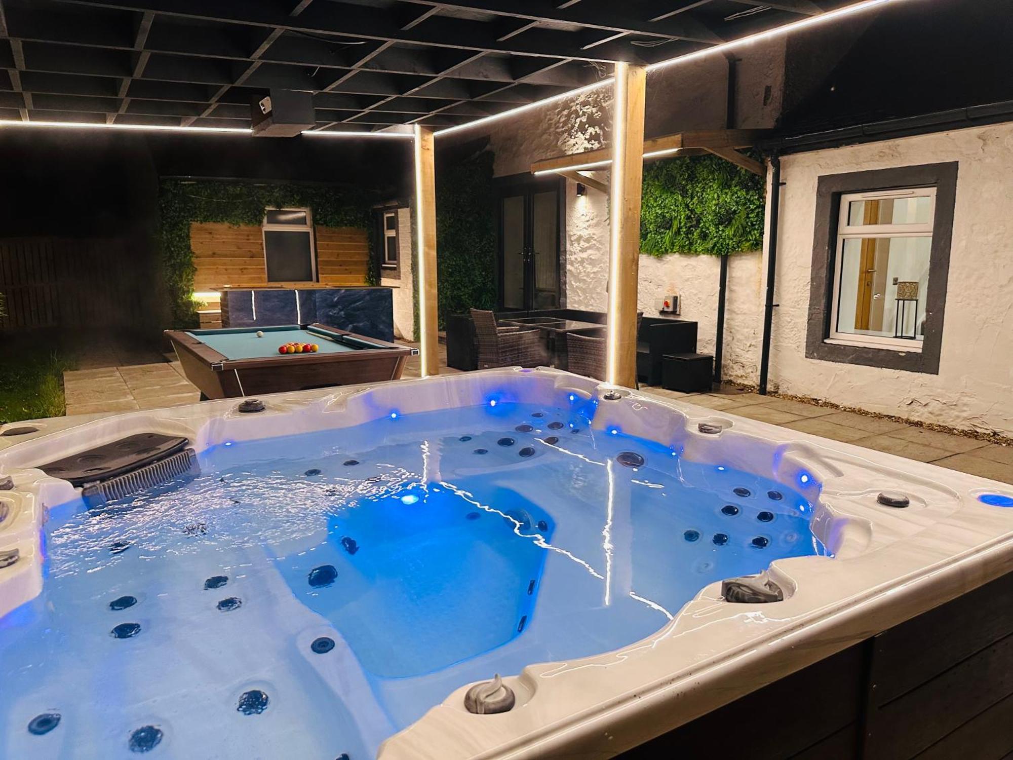 Nether Newton - Sleeps 10, Hottub, Sauna, Private Garden Newmilns Buitenkant foto